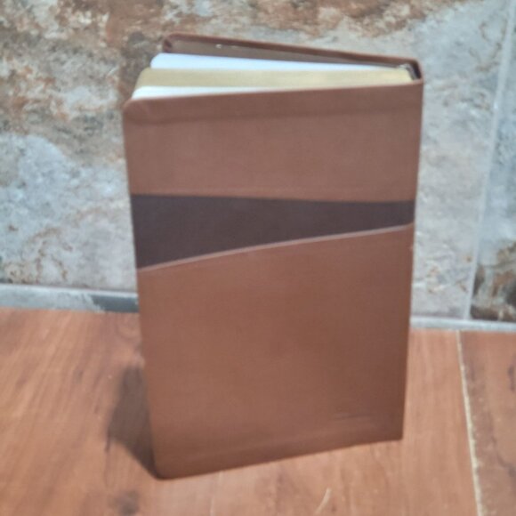 Holy Bible Giant Print Edition KJV - Picture 16 of 16